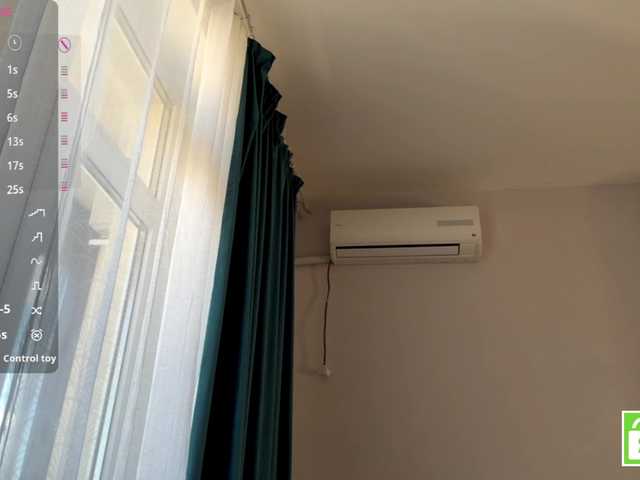 AuroraAC — live female cam