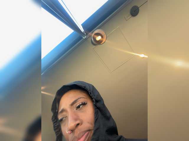 AdviceColumn live webcam show
