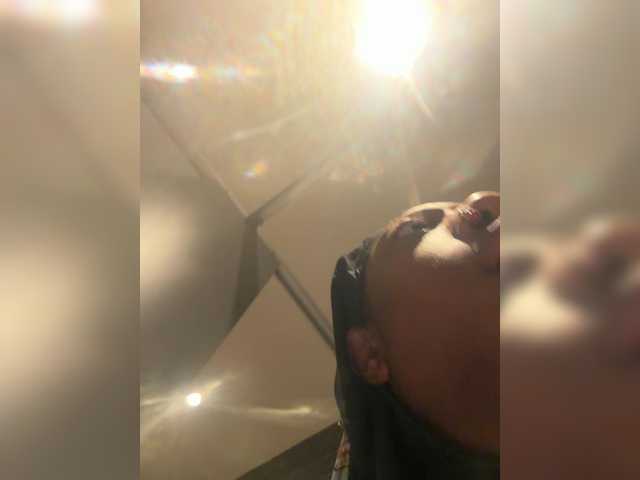 KKWskims live webcam show