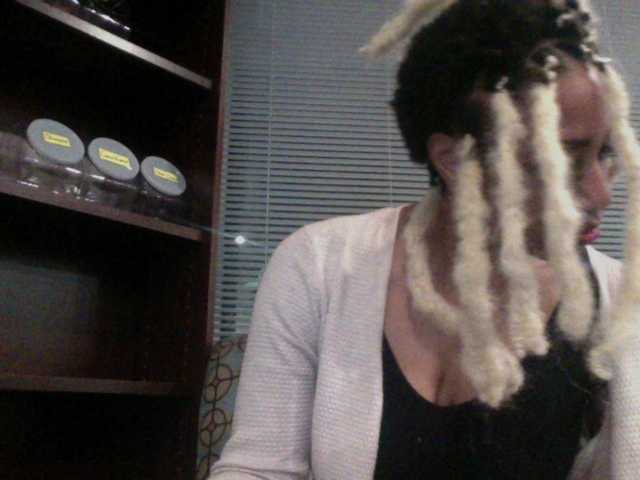 AdviceColumn's BongaCams show and profile