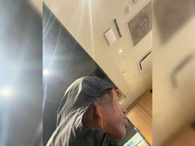 DaenerysT webcam