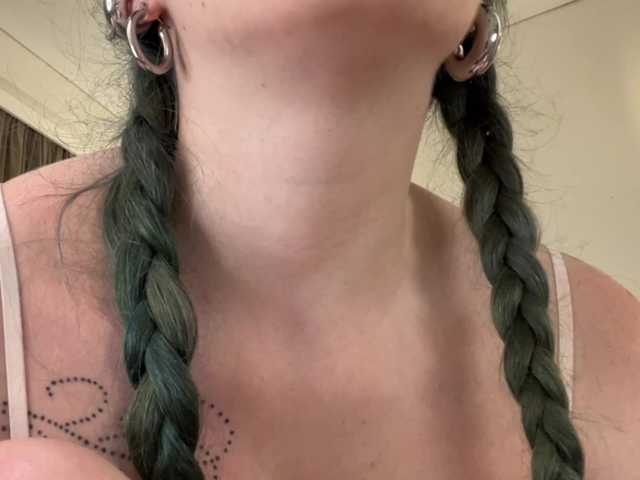 KellyyBeryy live cam on BongaCams