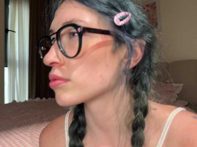 KellyyBeryy live cam on BongaCams