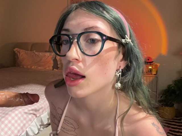 KellyyBeryy live cam on BongaCams
