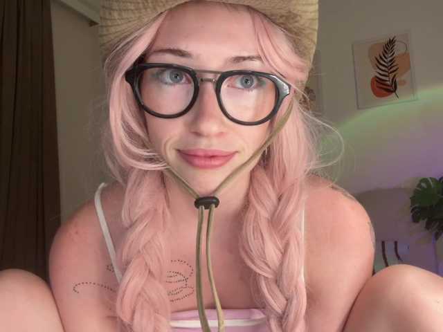 KellyyBeryy live cam on BongaCams