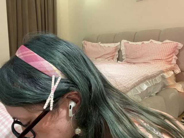 KellyyBeryy live cam on BongaCams
