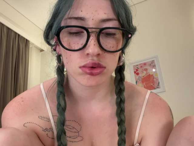 KellyyBeryy live cam on BongaCams