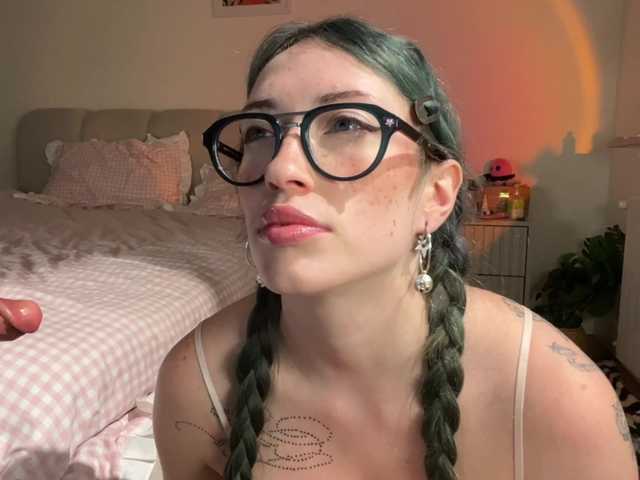 KellyyBeryy live cam on BongaCams