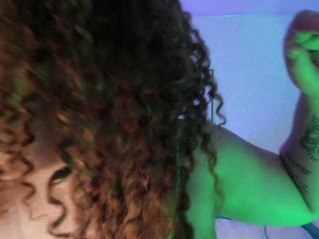 ninna-curly live cam