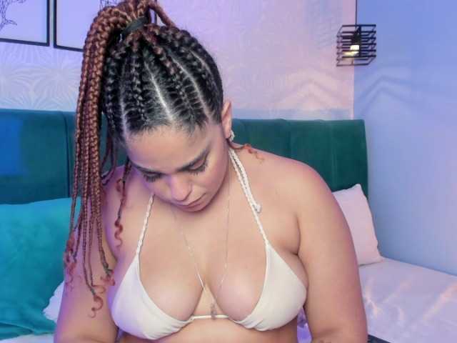 ninna-curly live cam on BongaCams