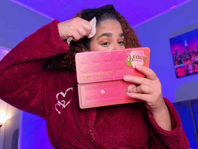 ninna-curly webcam