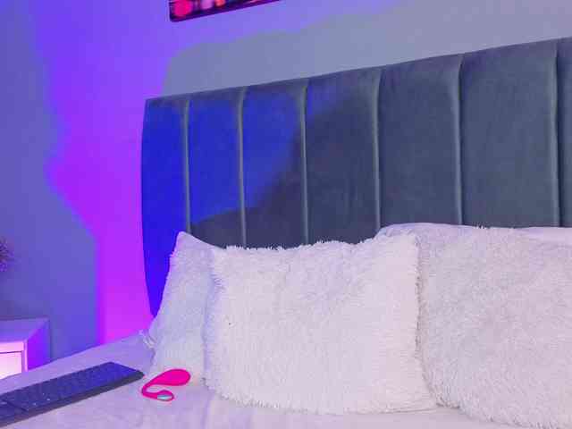 ninna-curly Live Webcam on BongaCams