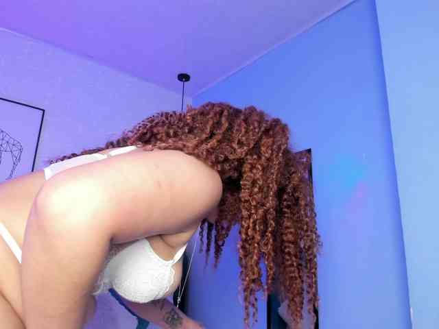 ninna-curly webcam