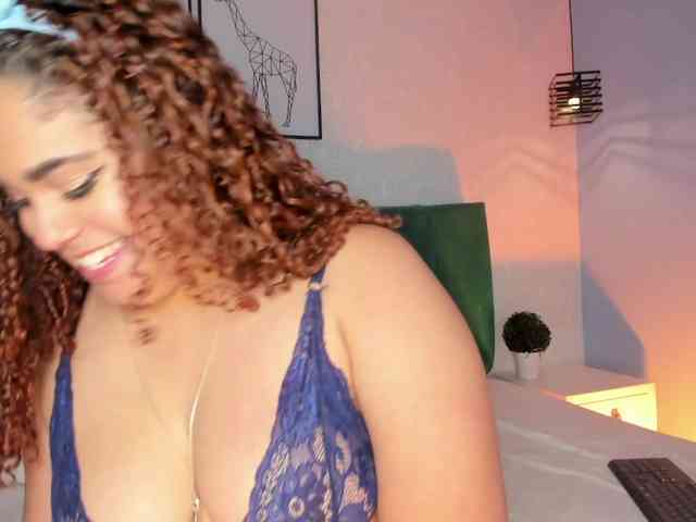 ninna-curly webcam