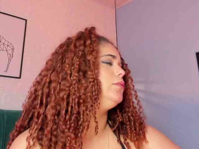 ninna-curly webcam