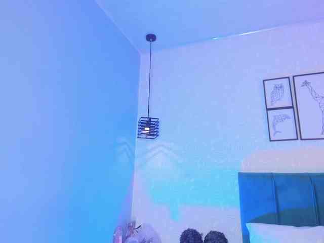ninna-curly webcam