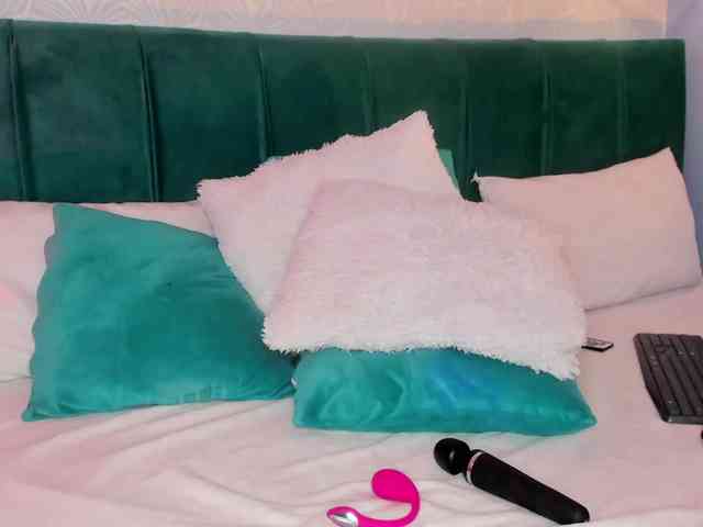 ninna-curly webcam