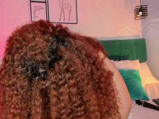 ninna-curly webcam