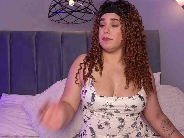 ninna-curly webcam