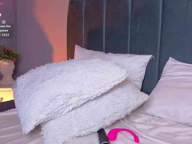 ninna-curly webcam