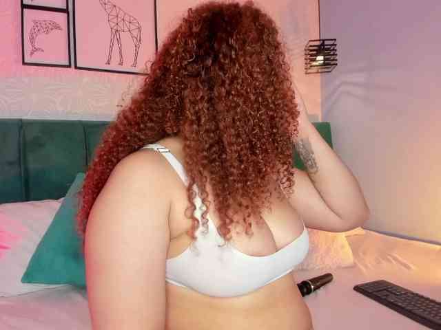 ninna-curly webcam
