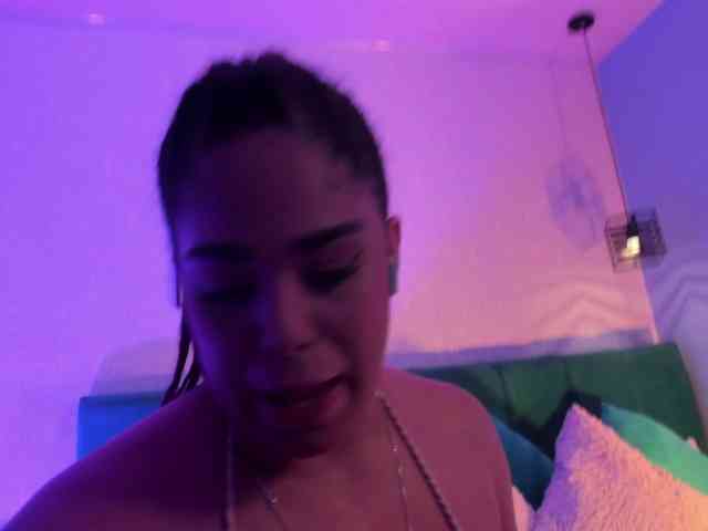 ninna-curly webcam