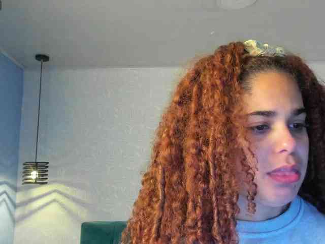 ninna-curly webcam