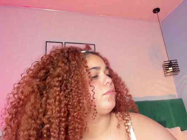 ninna-curly webcam