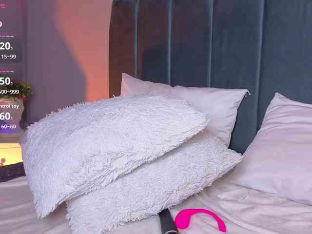 ninna-curly webcam