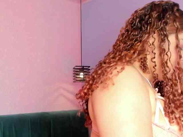 ninna-curly webcam