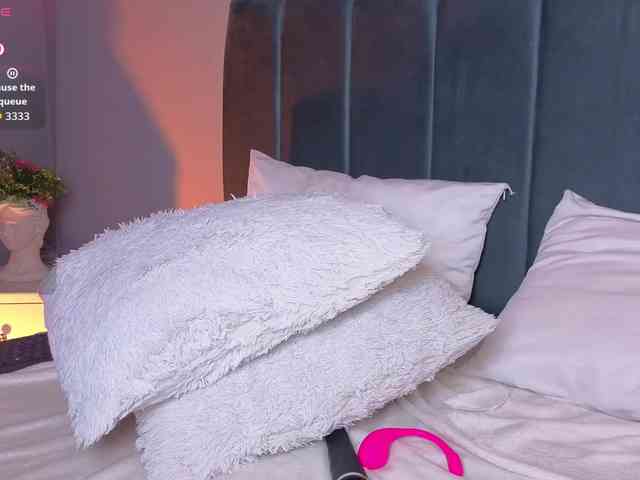 ninna-curly webcam