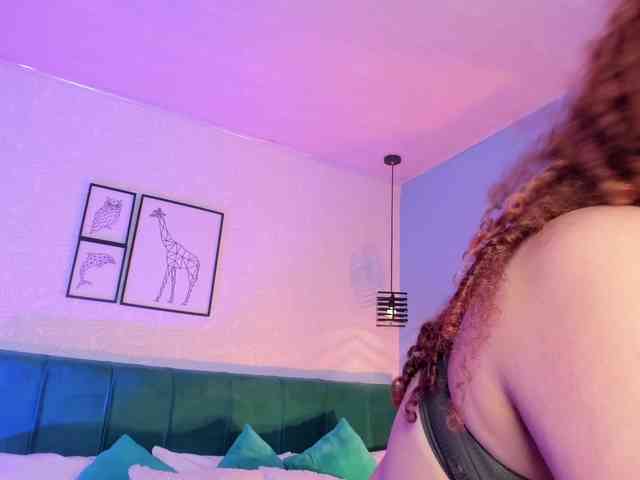 ninna-curly webcam