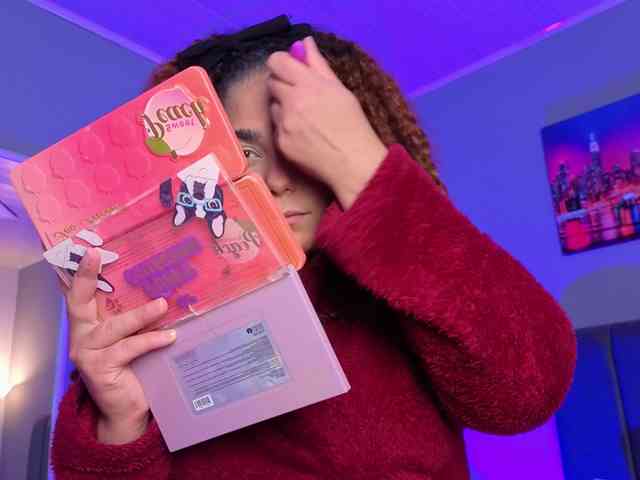 ninna-curly webcam