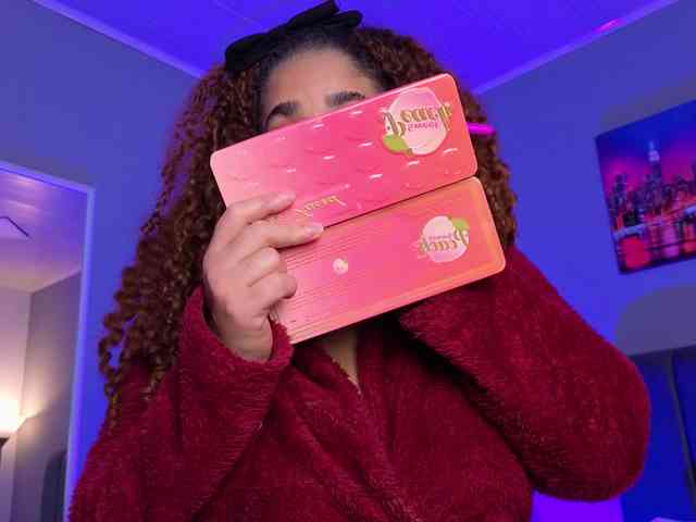 ninna-curly webcam