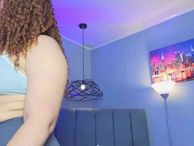 ninna-curly webcam
