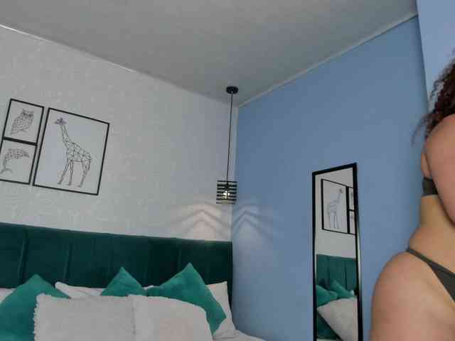 ninna-curly webcam