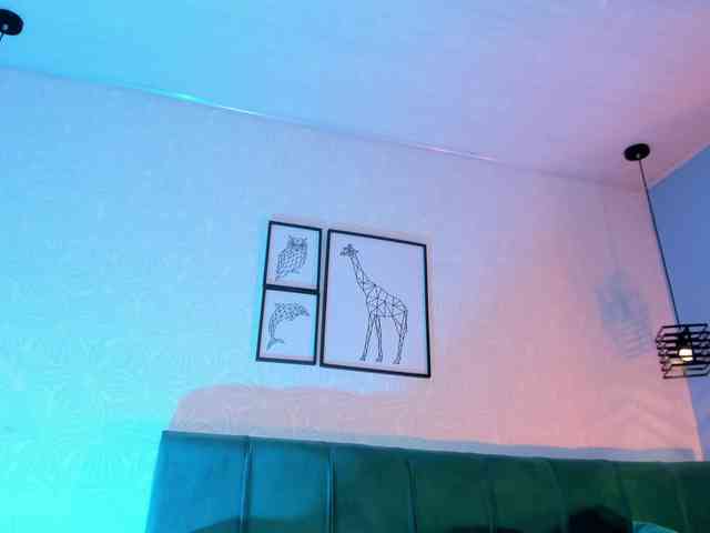 ninna-curly webcam
