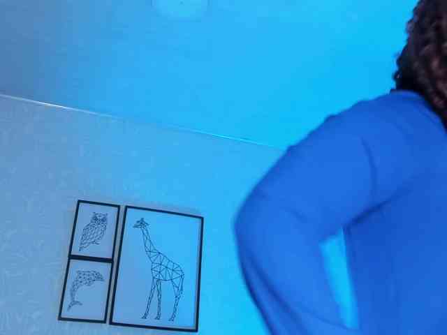 ninna-curly webcam