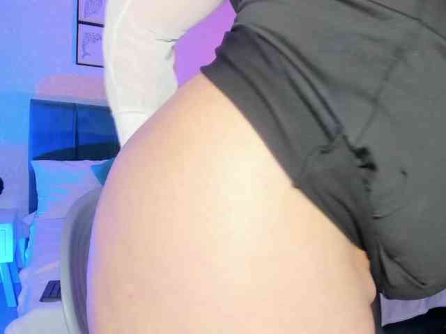 ninna-curly webcam