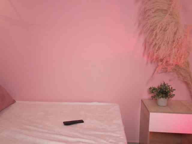 ninna-curly webcam