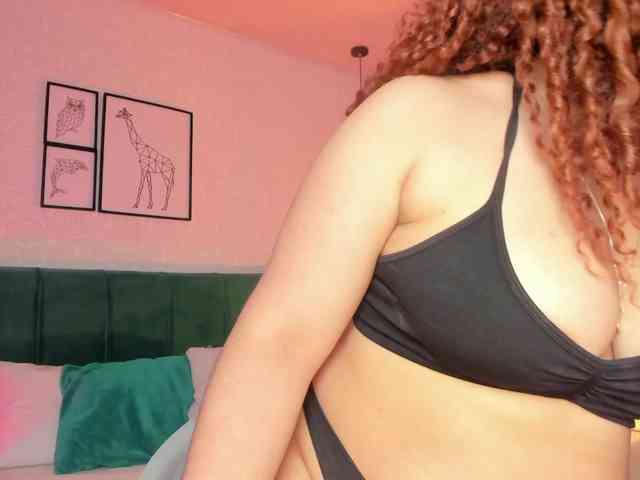 ninna-curly webcam