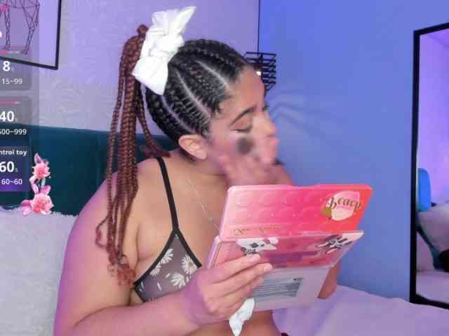 ninna-curly webcam