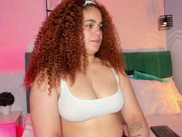 ninna-curly webcam