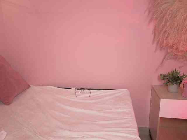 ninna-curly webcam