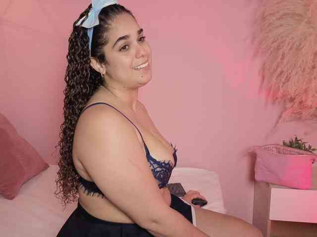 ninna-curly webcam