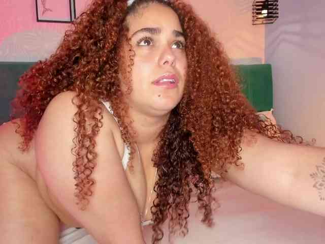 ninna-curly webcam