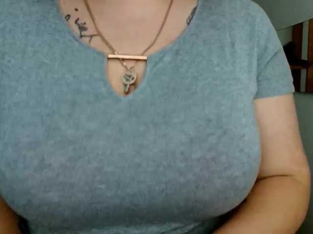 Leilabeayte24 live cam on BongaCams