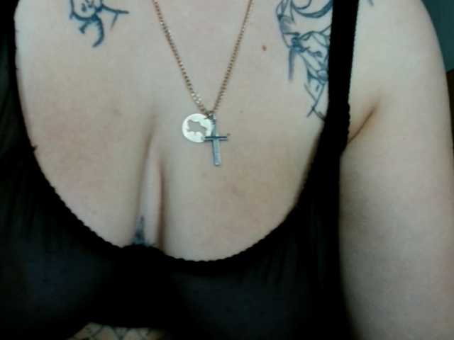Leilabeayte24 live cam on BongaCams
