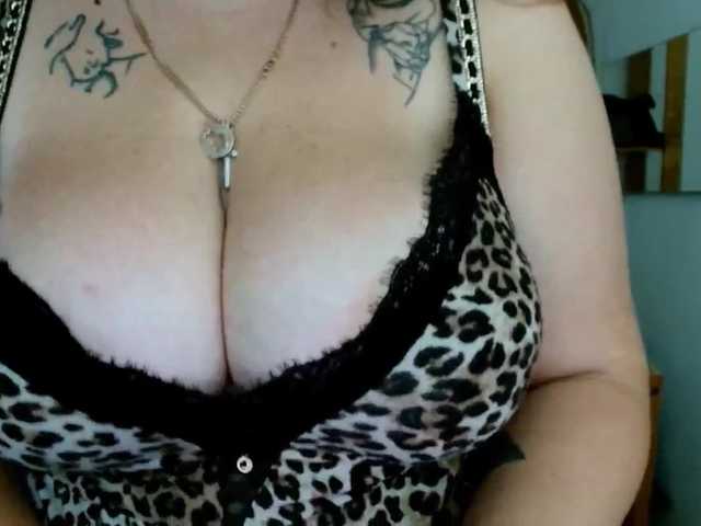 Leilabeayte24 live cam on BongaCams