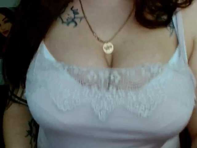 Leilabeayte24 live cam on BongaCams